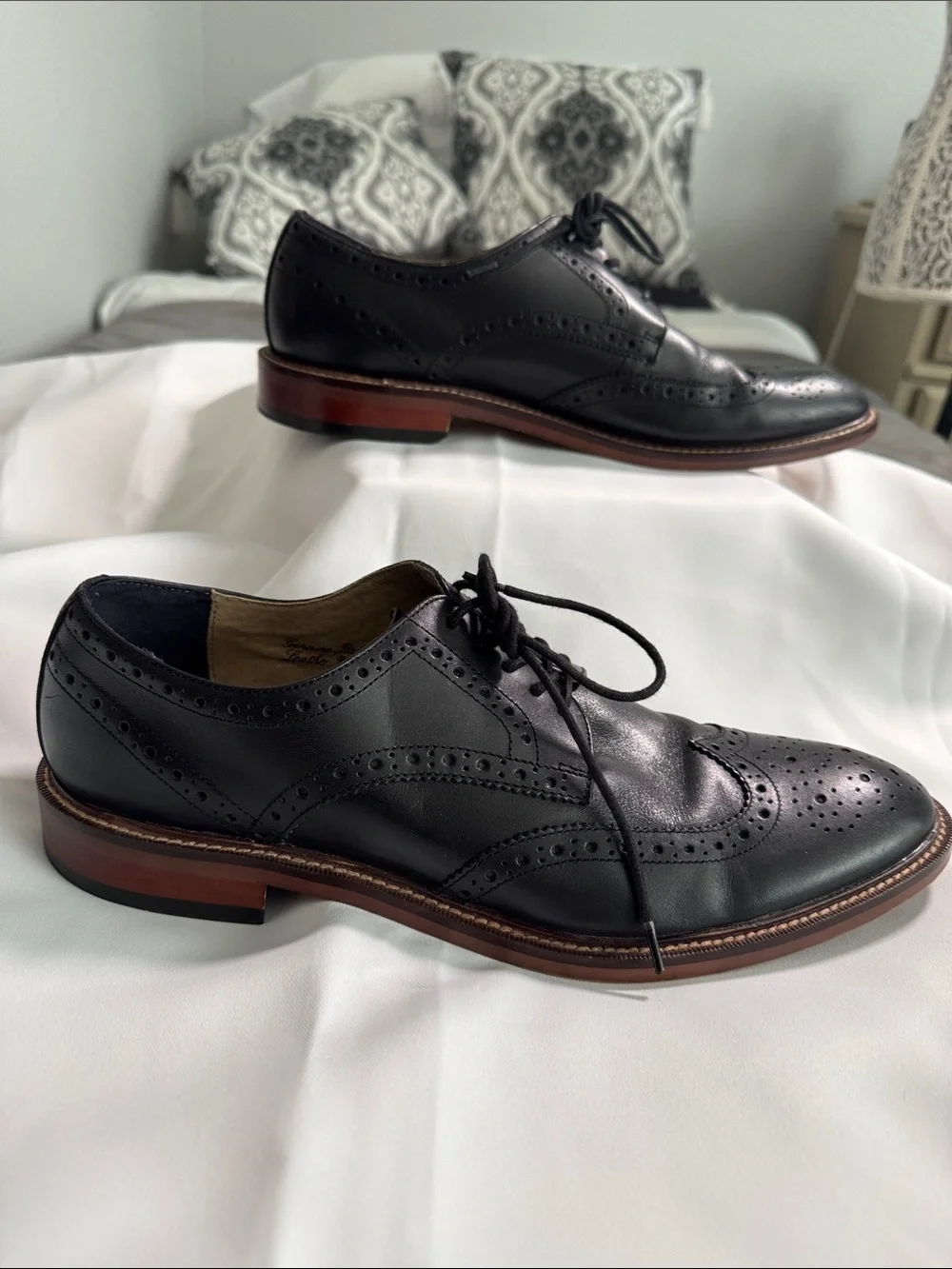Banana Republic Black Italian Leather ortholite Wingtip Oxfords Brown Sole Sz 11